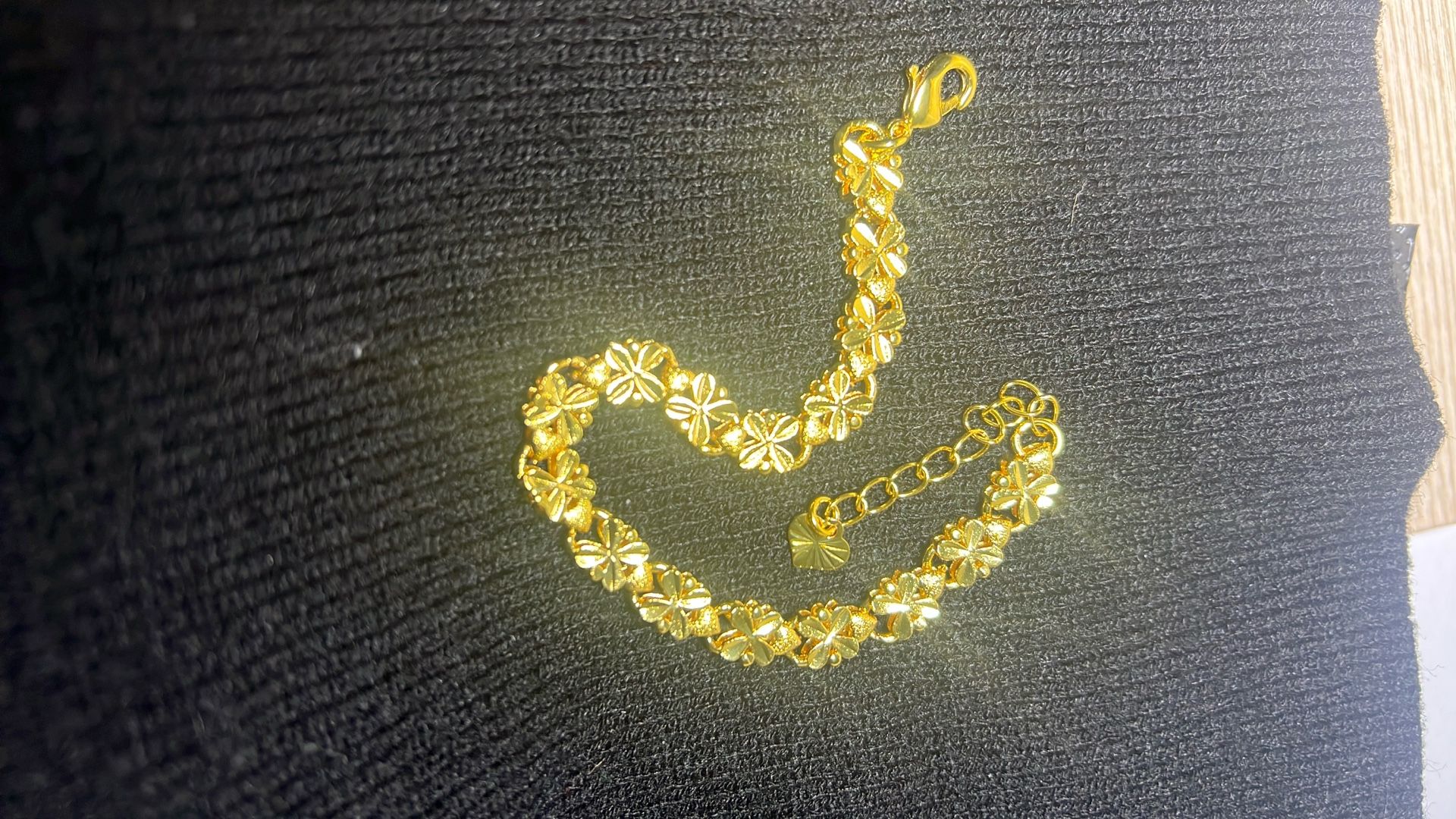 Gold Flower Bracelet 7 Inch