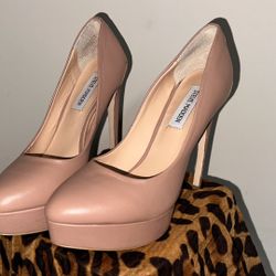 Platform Pumps 