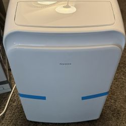AC Unit - 8000/10000BTU - Like New