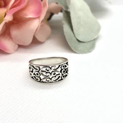 Vintage Hearts Ring Size 8