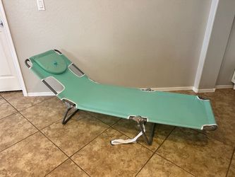 Tanning Beach Lounge Chair (like new)