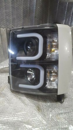14 15 16 17 2015 2015 2016 2017 CHEVROLET CHEVY SILVERADO 2500 HD 3500 LEFT DRIVER LED TUBE BLACK BEZEL PROJECTOR HEADLIGHT HEAD LIGHT USED