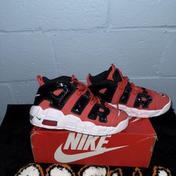 Size 7 Men Red Nike / 8.5 Women 