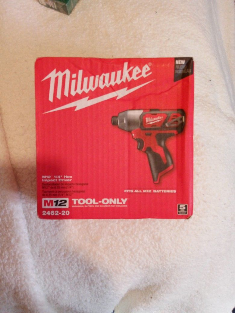 Milwaukee M12 1/4" Impact Driver