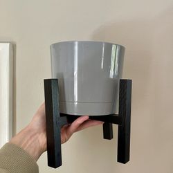 Plastic Plant Pot With Base