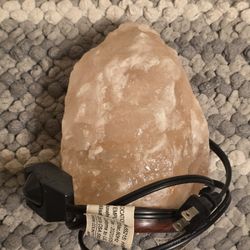 Novogratz x Globe Himalayan Rock Large Salt Lamp, Pink Hand-Mined Himalayan Salt with Wood Base, Dimmable In-Line Rotary Switch, Bulb Included