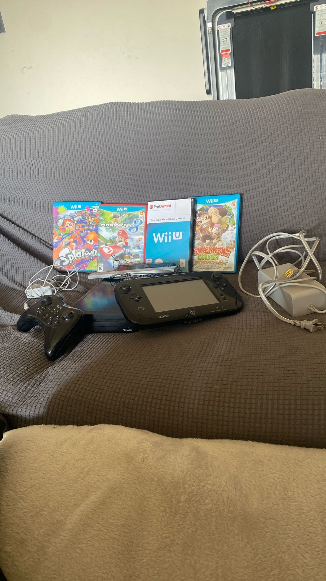  Black Wii U With 5 Games And Controller!