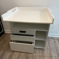 Changing table Dresser 