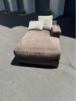 Chaise Lounge