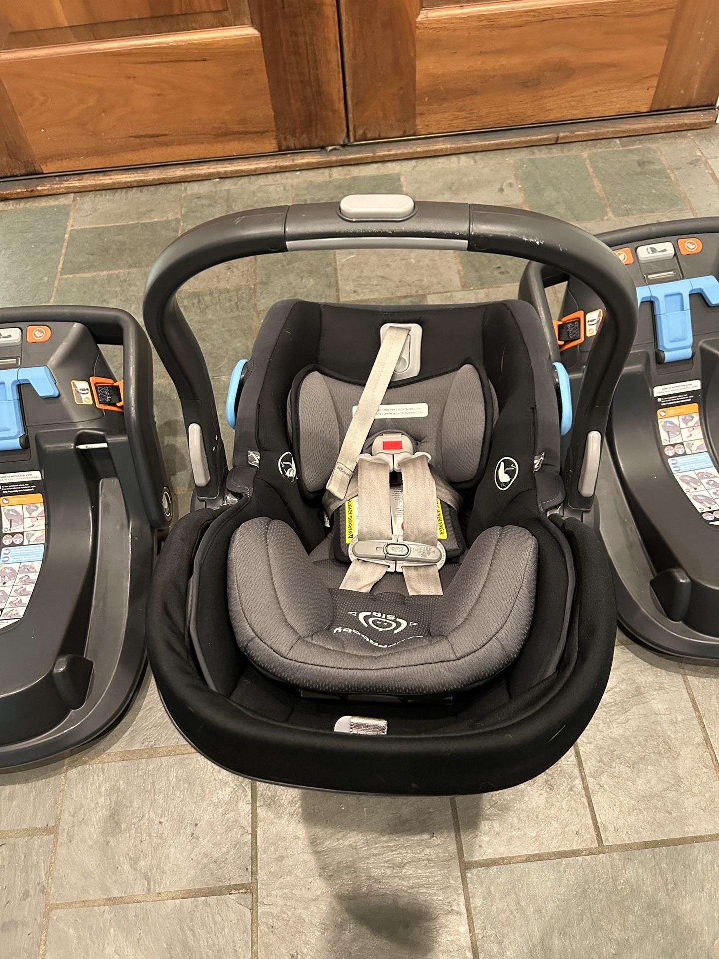 Uppa Baby Mesa V2 Car Seat And 2 Bases for Sale in Dallas, TX OfferUp