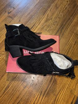 Women’s boots size 9