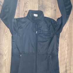 Women’s size XS  Columbia fleece jacket great condition Black