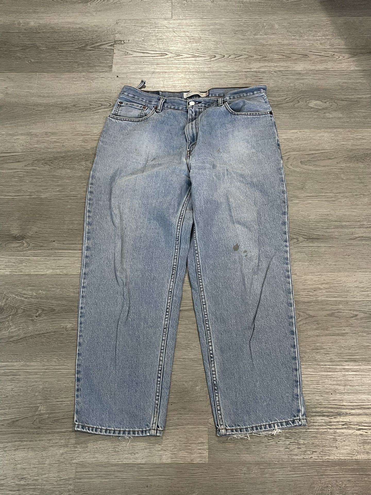 Vintage Levi's 560 men's light blue Wash distressed denim jeans