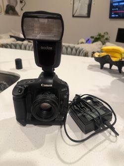 Canon EOS-1D Mark IV DSLR + 50mm f/1.8 Lens Godox Flash Kit