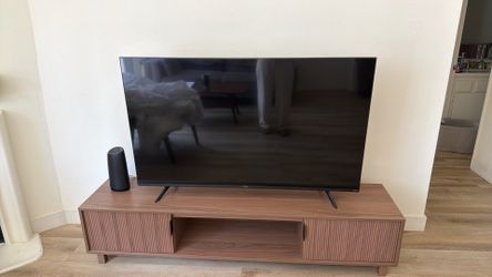 Hisense Roku TV 2023, 58-inch (Pristine Condition)