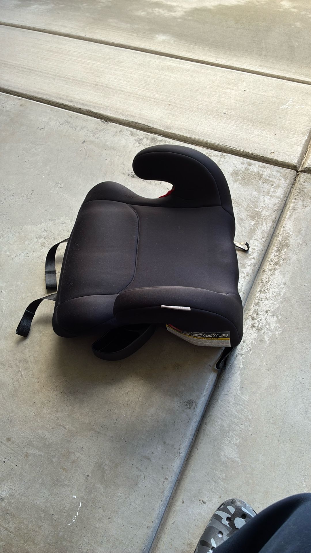 CHILDREN BOOSTER SEAT
