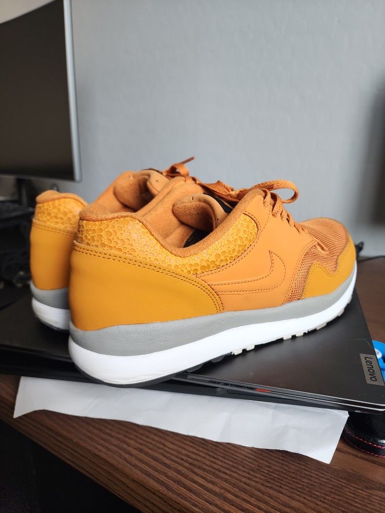 Nike Air Safari Monarch Size Mens