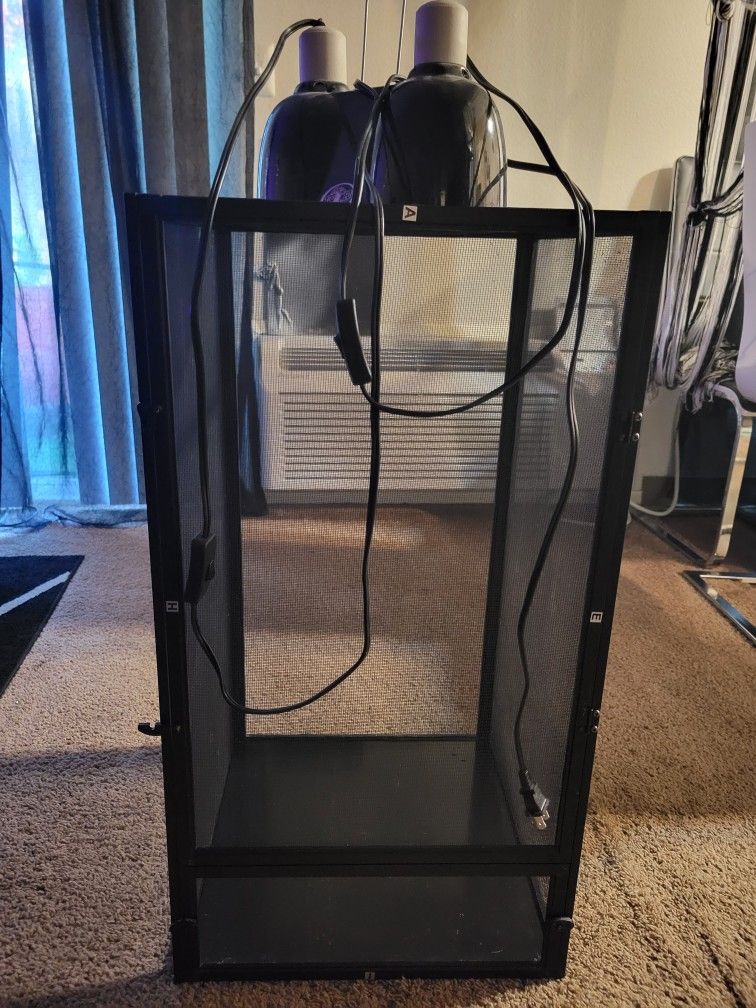 Chameleon Cage 
