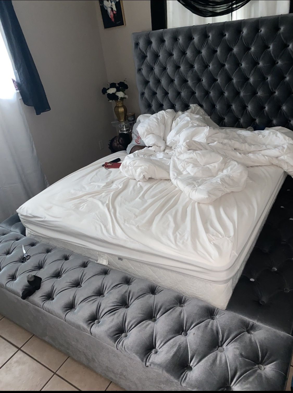 Tuffed Bed With Storage