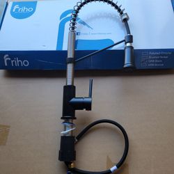 Kitchen Faucet Modern Spring in Black