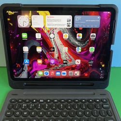 Apple IPad Pro 11” (Face ID/LiquidRetina /2018 model) 64GB with Bluetooth keyboard & Accessories (Excellent condition)