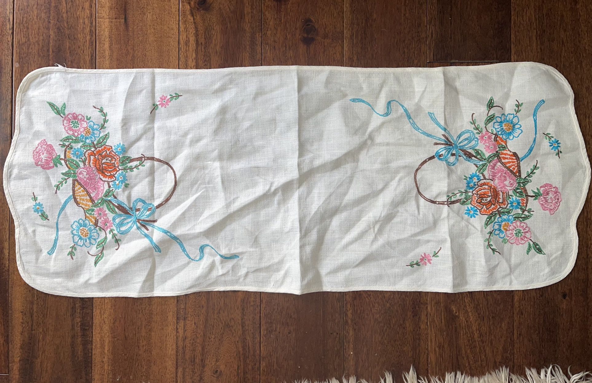 Vintage Linen Floral Hand Embroidered Ivory Table Runner.  Size 13”x34”. 