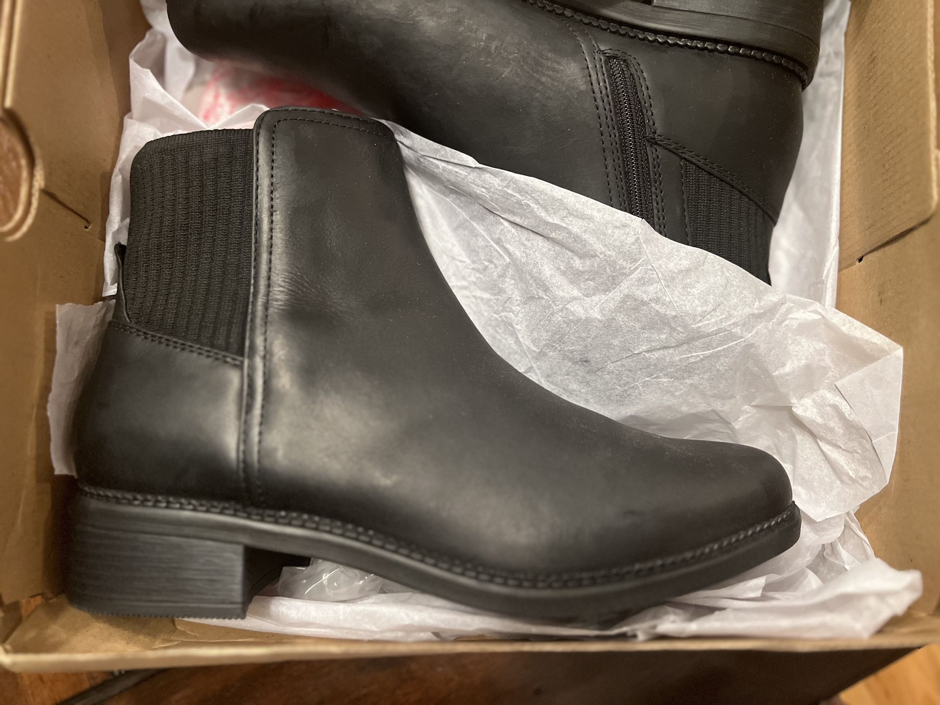 CLARKS- NIB Maye Palm Black Leather Size 9.5 Women’s
