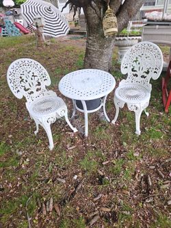 Price is firm.. cast aluminum conversation patio set