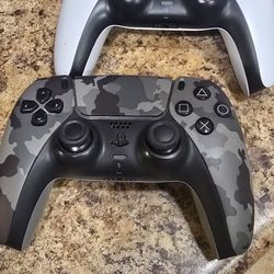2 Xbox Controllers  (Stick Drift) 🎮
