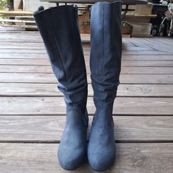 Brand NEW Navy Boots Size 6.5