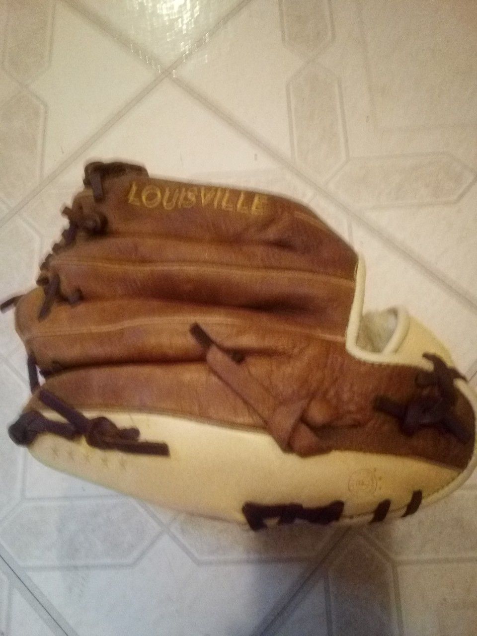 Louisville Slugger baseball glove