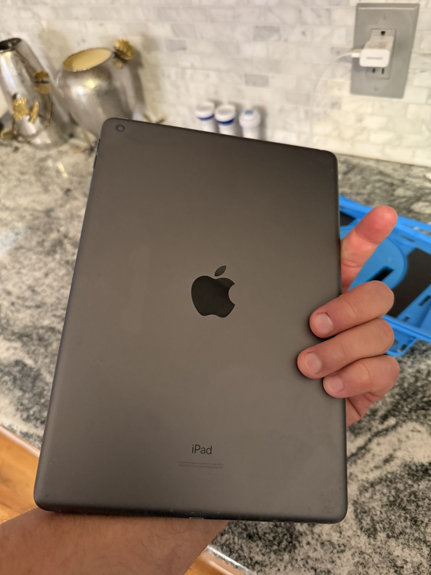 iPad 8th Gen 128gb (see description)