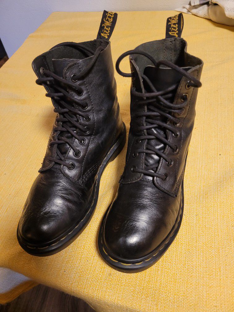 Doc Dr. Martens, Boots Ladies 7, Men's 6 H Unisex Vintage "The Original" Genuine Leather! No of