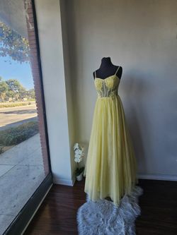 yellow lace, tulle gown, party dress, prom dress, quinceañera, formal gown, evening wear, flowy dress, strapless, pastel yellow / SIZE 3