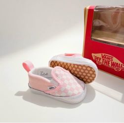 size2 baby pink-checkers vans