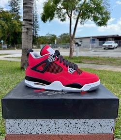 Air Jordan 4 Retro Toro Bravo Sneaker