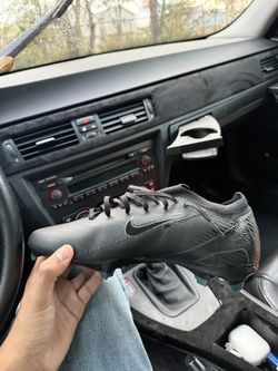 Brand New Nike Vapors Black Size 8.5