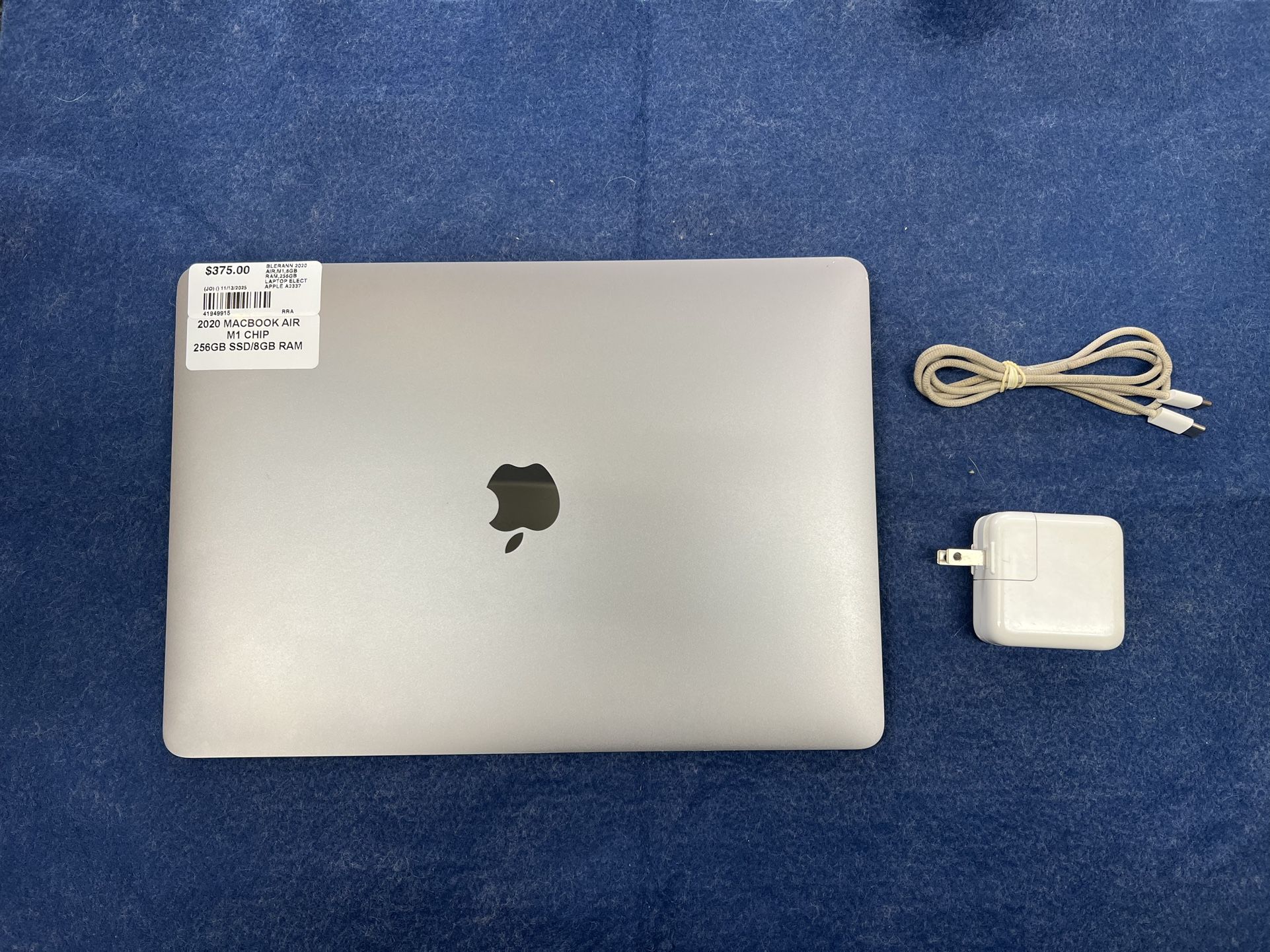 2020 Macbook Air (M1 Chip, 256gb SSD, 8GB Ram)