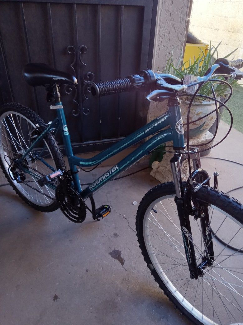 Like New Bike ROADMASTER TIRES SIZE 26 Frame Size Medium
