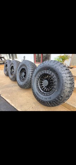 17" LOCK Mojave w/ 35" RT tires 8 lugs Hummer Dodge Chevy GMC 2500 3500
