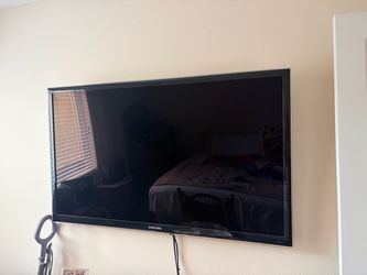 Samsung 55inch TV with wall mount