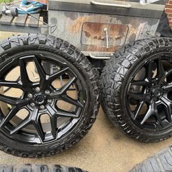 FUEL RIMS WITH NITTO RIDGE GRAPPLER TIRES