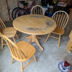 Table 4 Chairs & 4 Matching Folding Tables W/ Stand