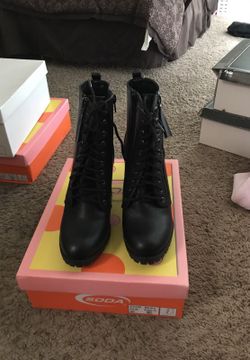 Black boots size 8 1/2