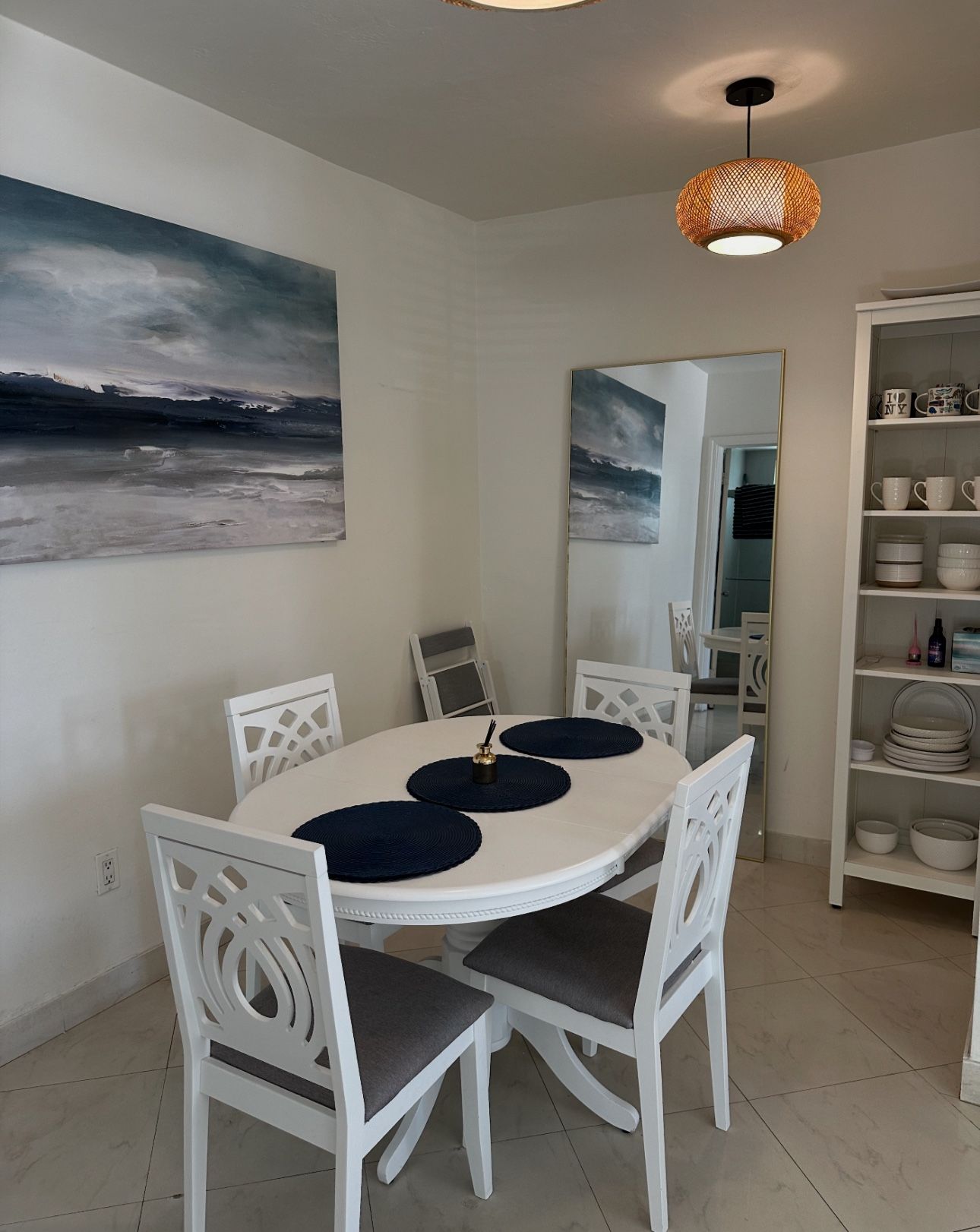 Expendable Dinning Table With 4 Chairs