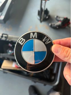BMW tailgate emblem