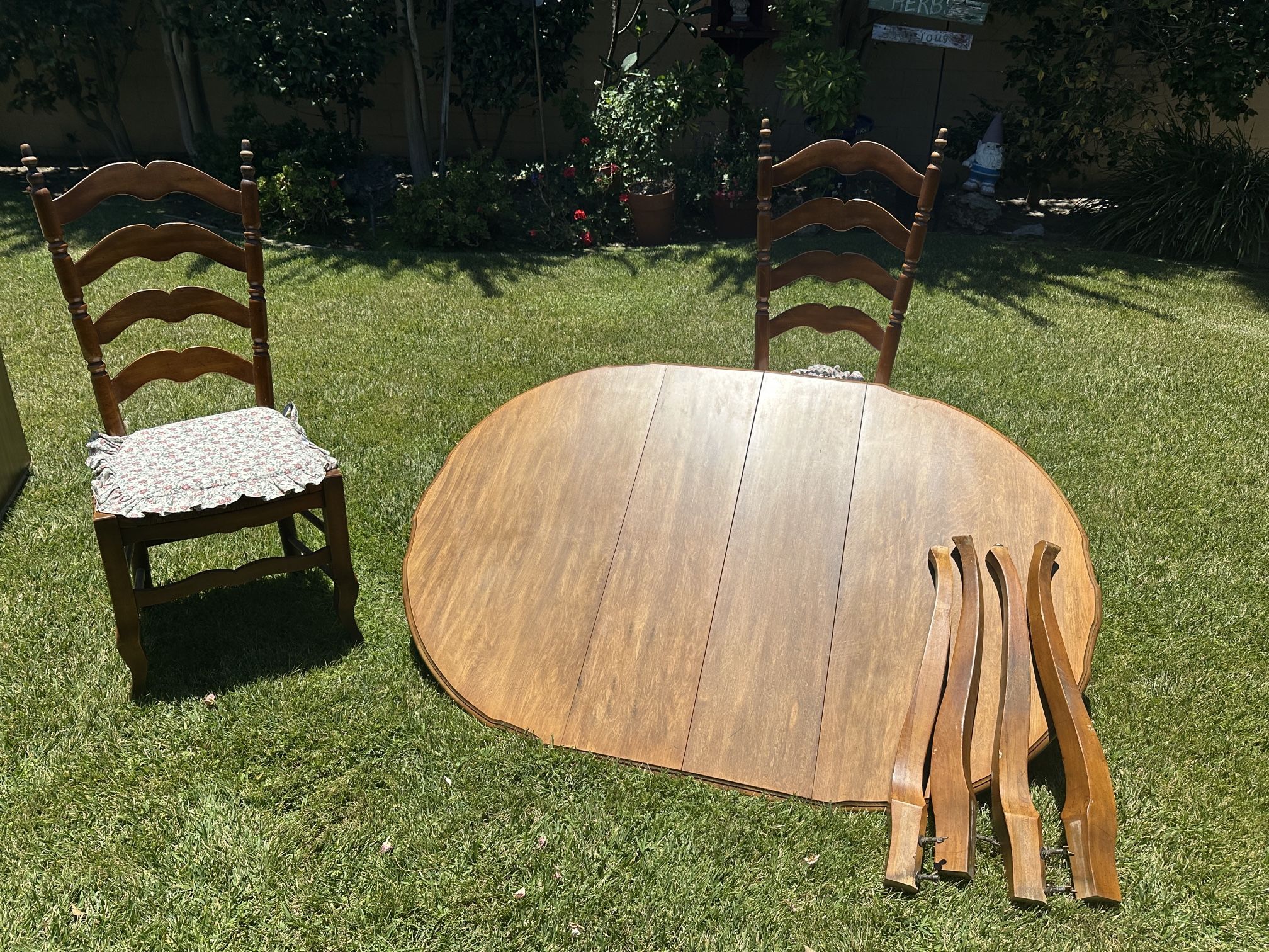 Dining Table/chairs