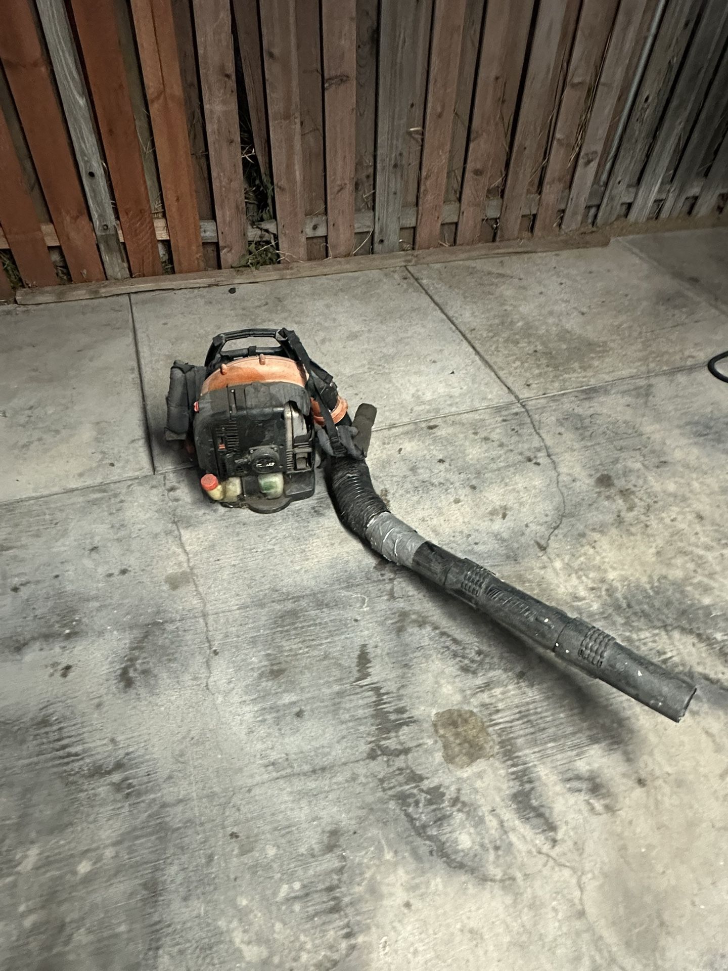 Echo Leaf Blower. (Echo Sopleteadora de Hojas)