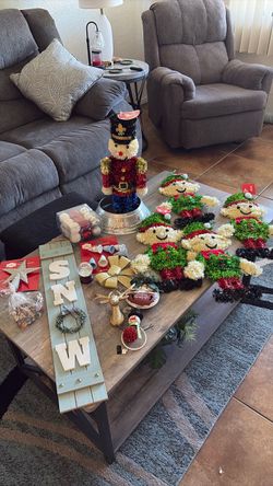 Eastside of town,, Christmas Holiday Decoration Bundle Lot, todo junto