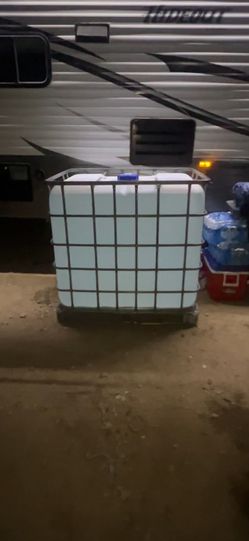 330 Gallon Water Tote